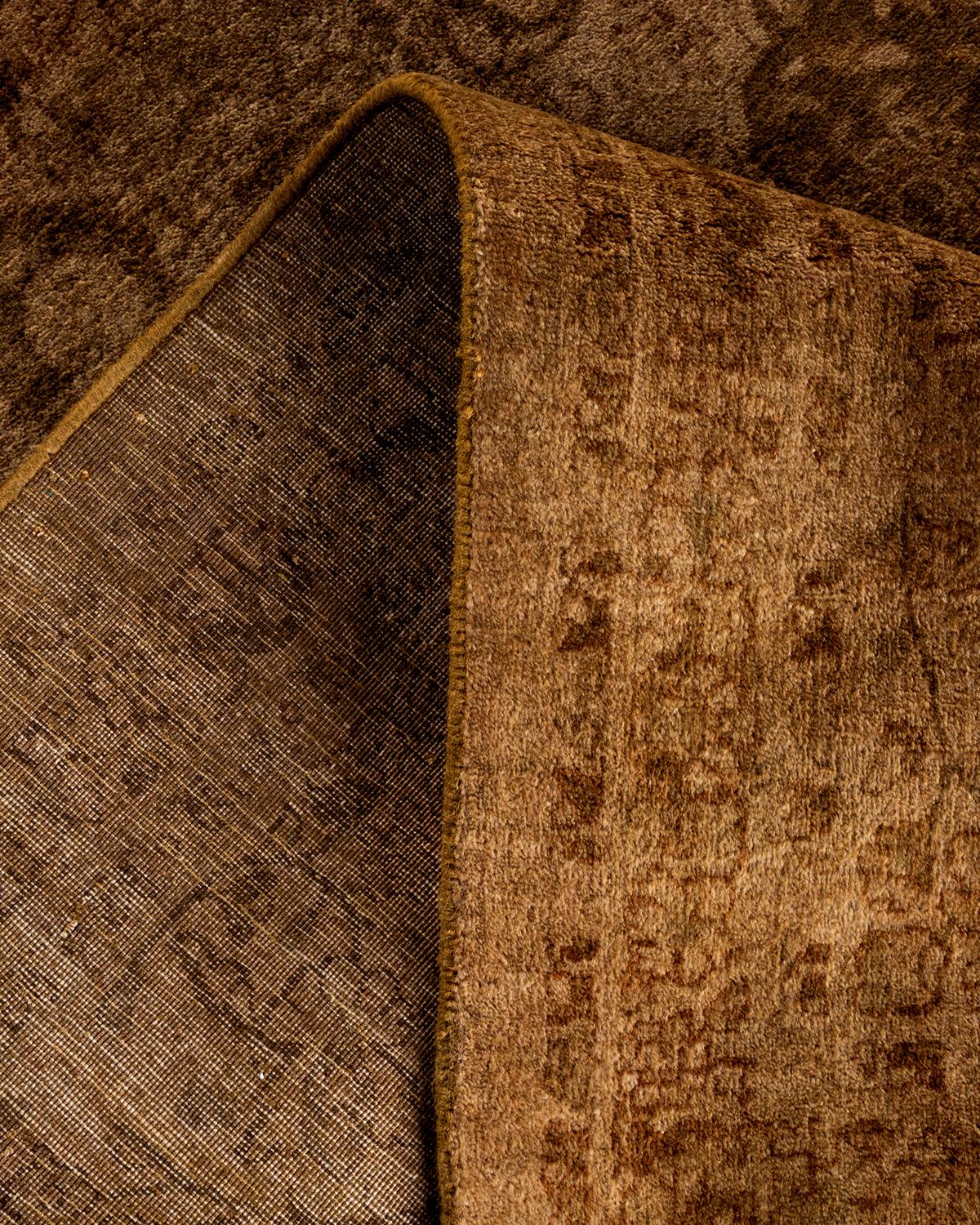 Laine Tapis de sol contemporain en laine surteinte nouée à la main Brown en vente