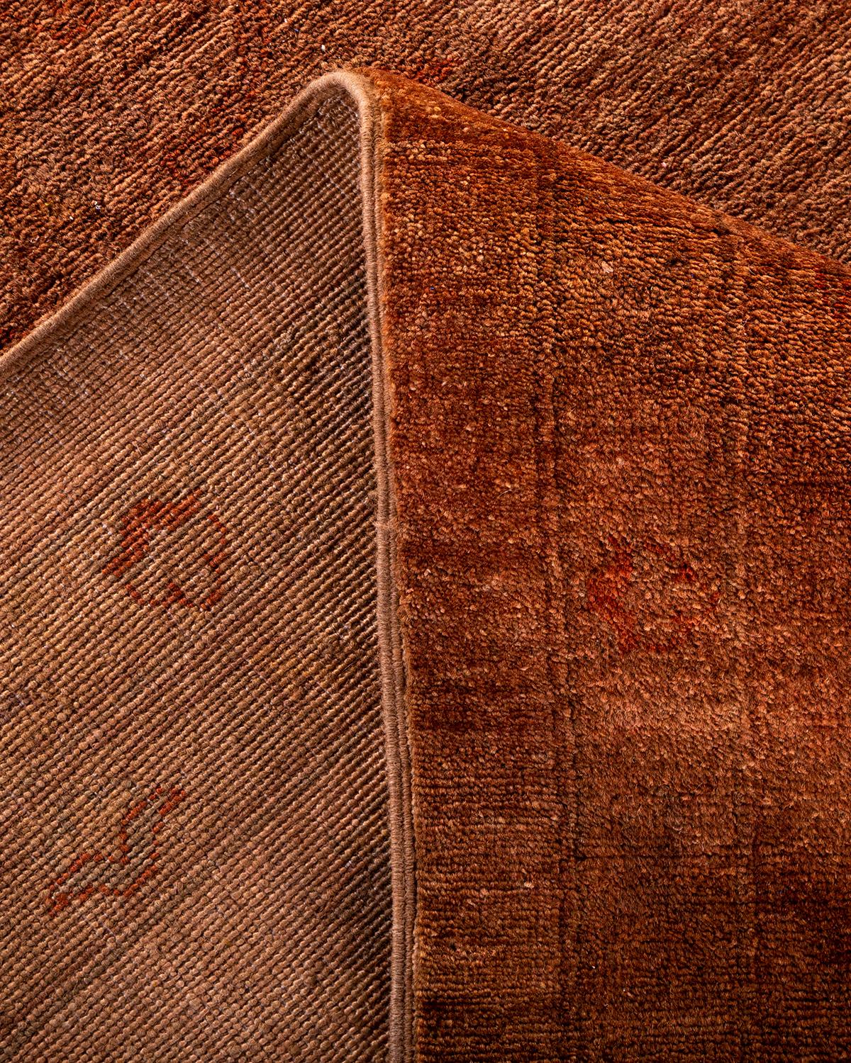 Laine Tapis de sol contemporain en laine surteinte nouée à la main Brown en vente