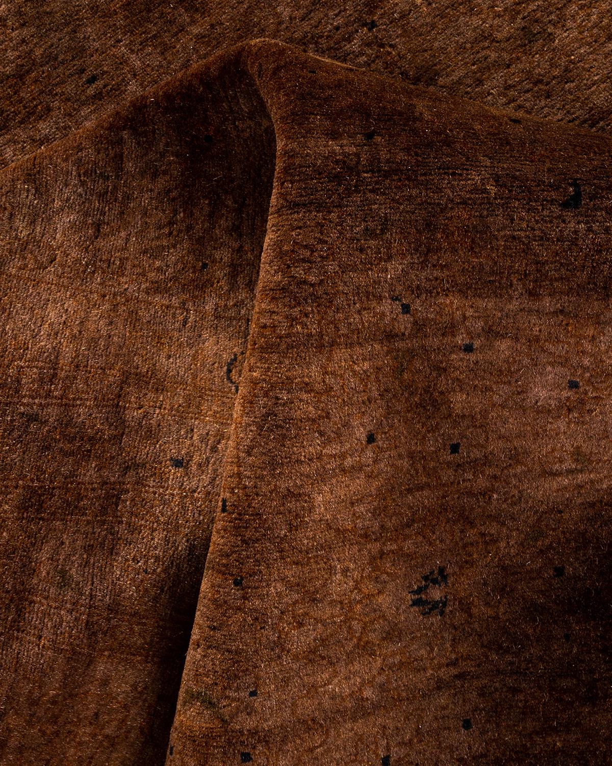 Contemporary Overdyed Hand Knotted Wool Brown Area Rugs (Tappeto di lana marrone) in vendita 1