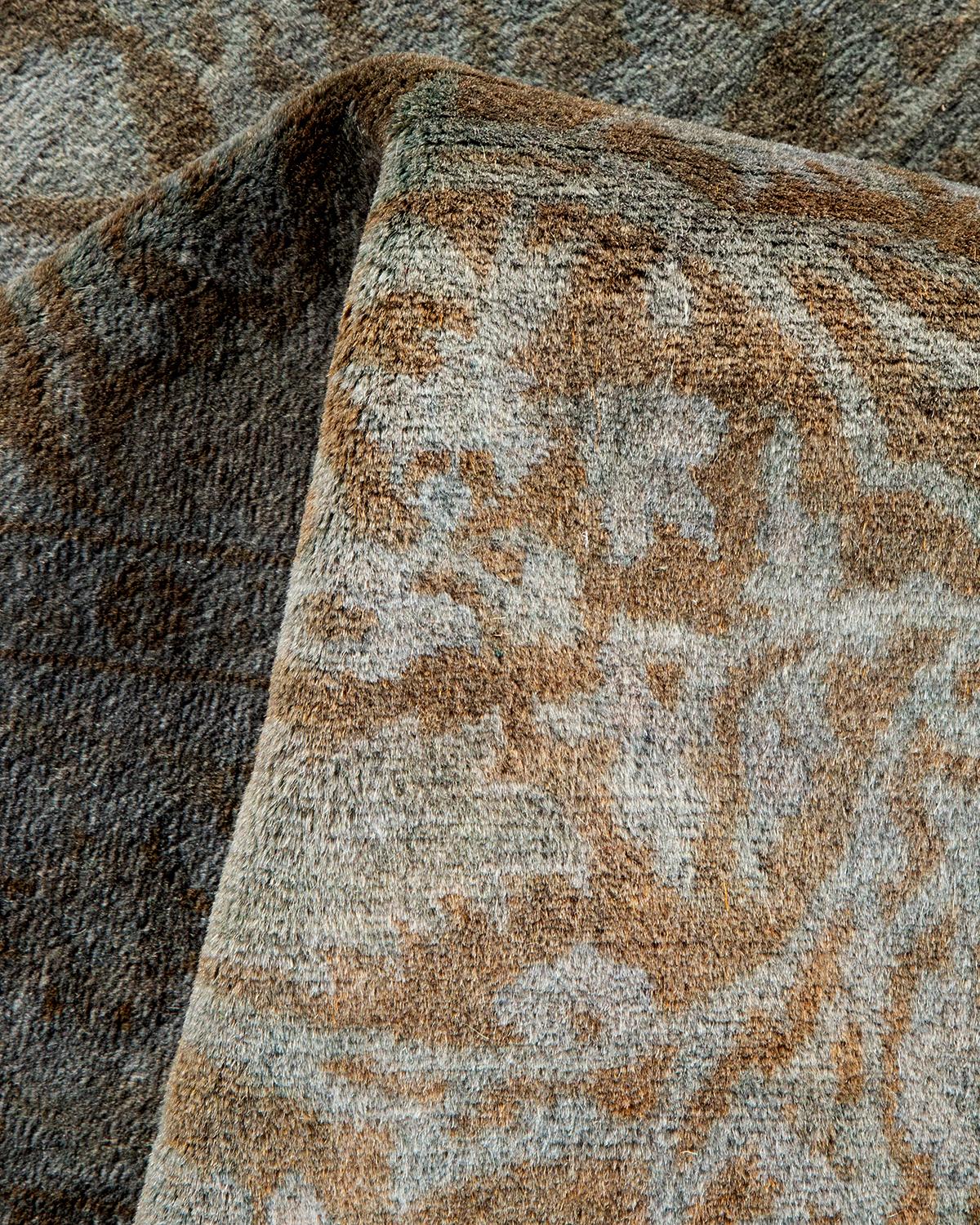 Alfombra de lana teñida a mano marrón contemporánea en venta 1