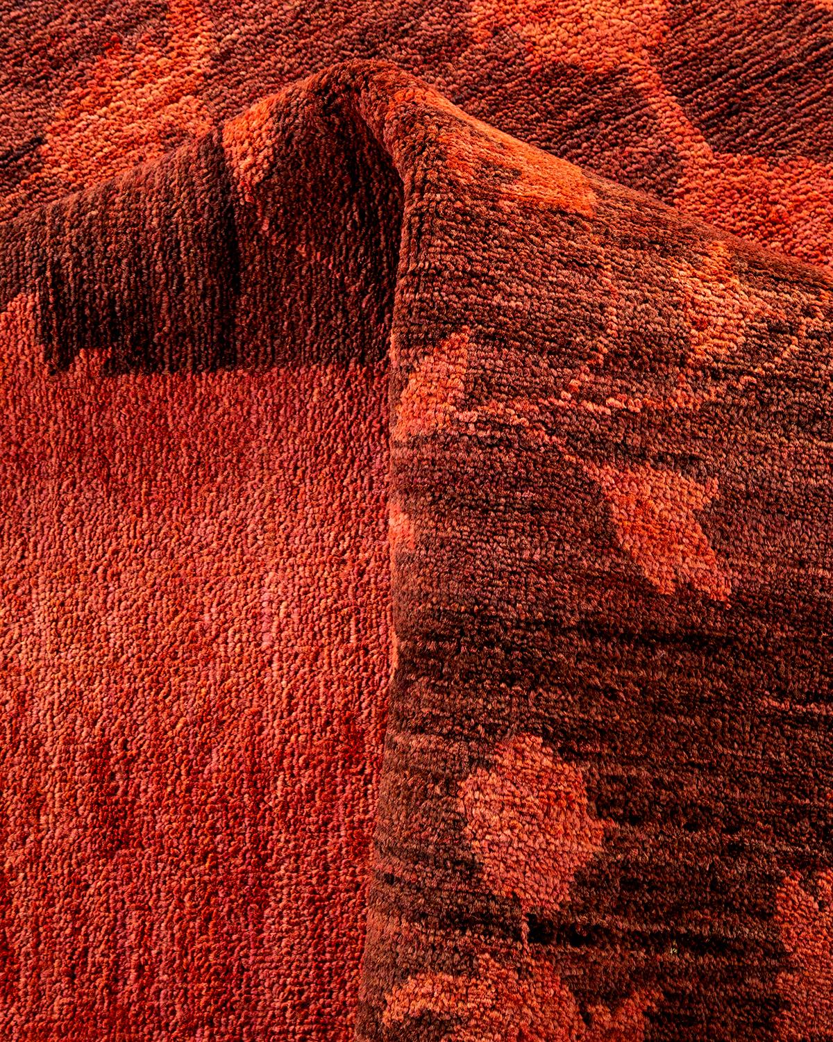 Tapis de sol contemporain en laine surteinte nouée à la main Brown en vente 1