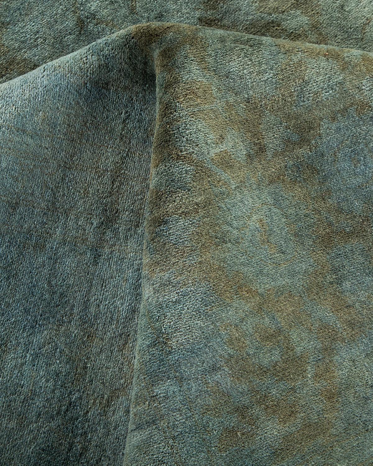 Alfombra de lana teñida a mano marrón contemporánea en venta 1