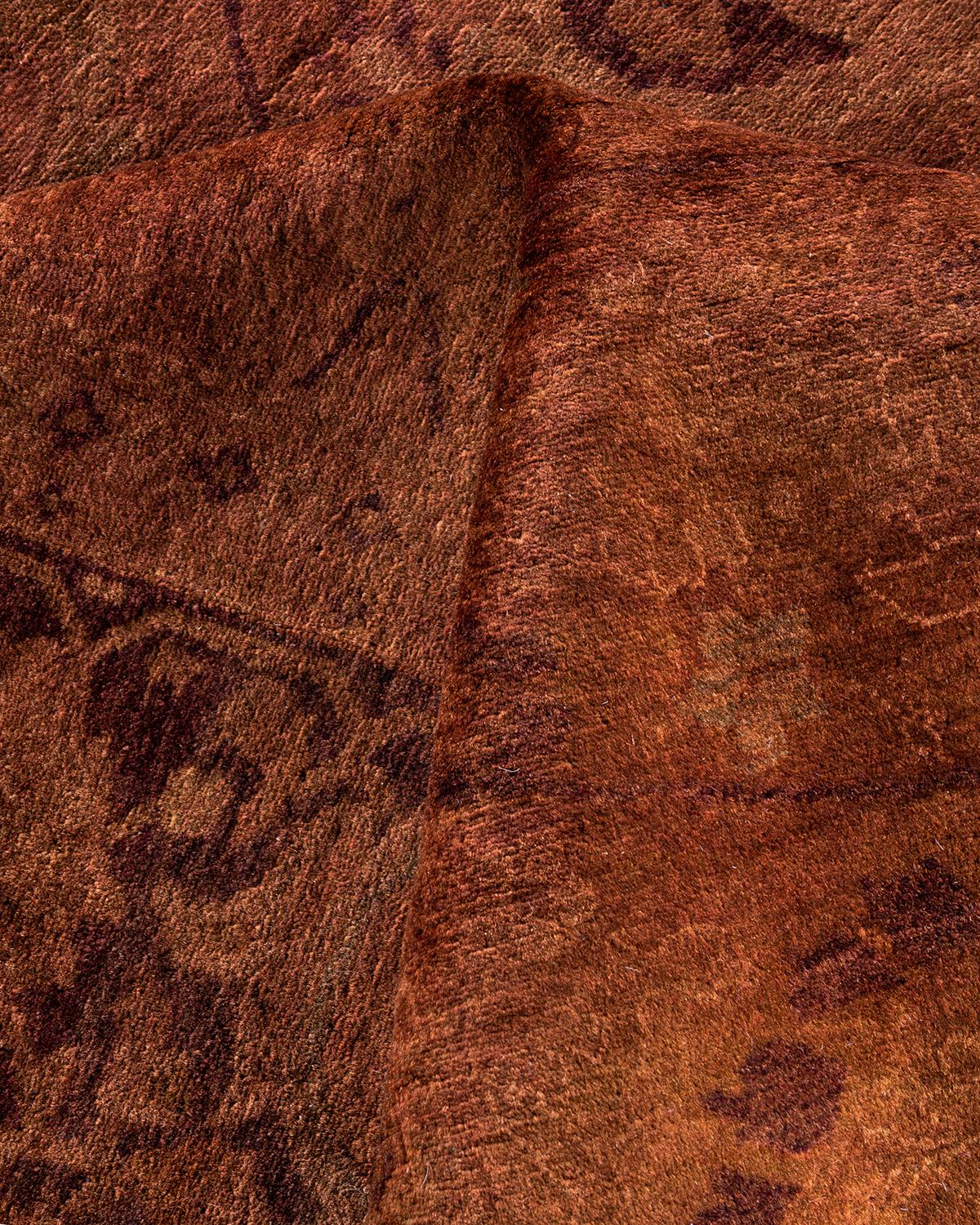 Tapis de sol contemporain en laine surteinte nouée à la main Brown en vente 1