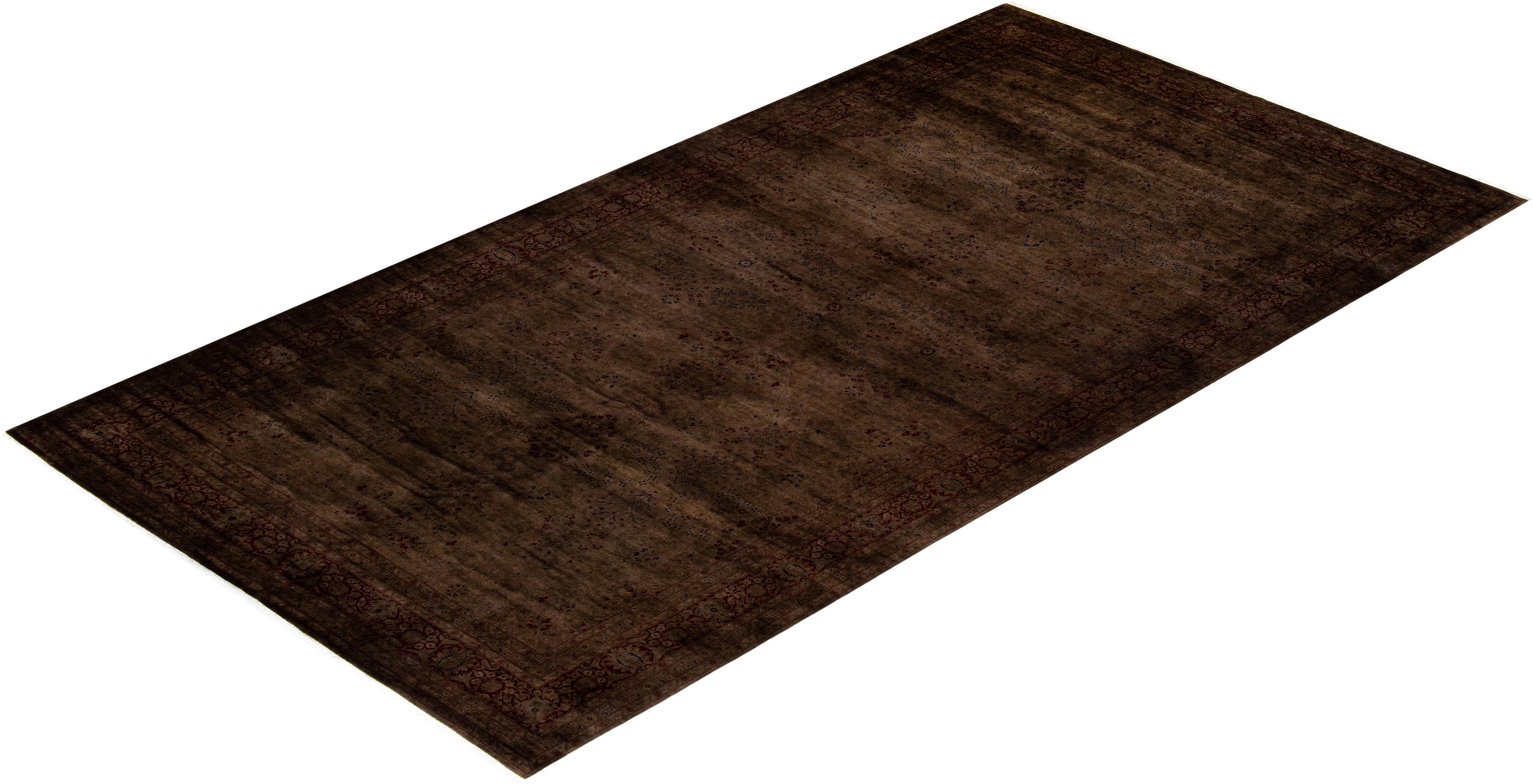 Contemporary Overdyed Hand Knotted Wool Brown Area Rugs (Tappeto di lana marrone) in vendita 2