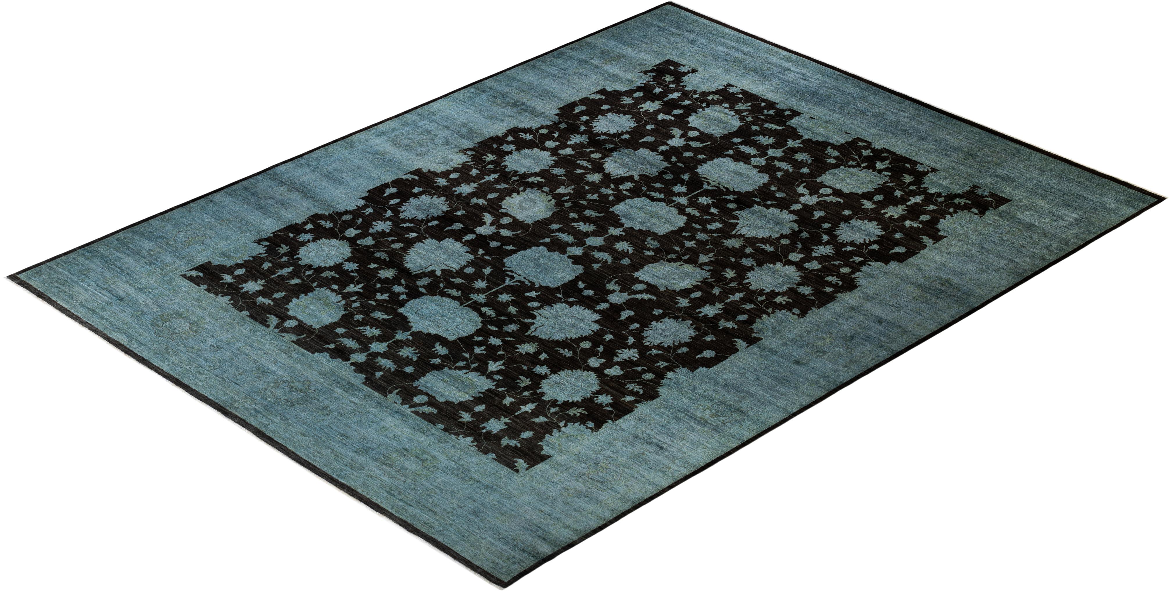 Alfombra de lana teñida a mano marrón contemporánea en venta 2