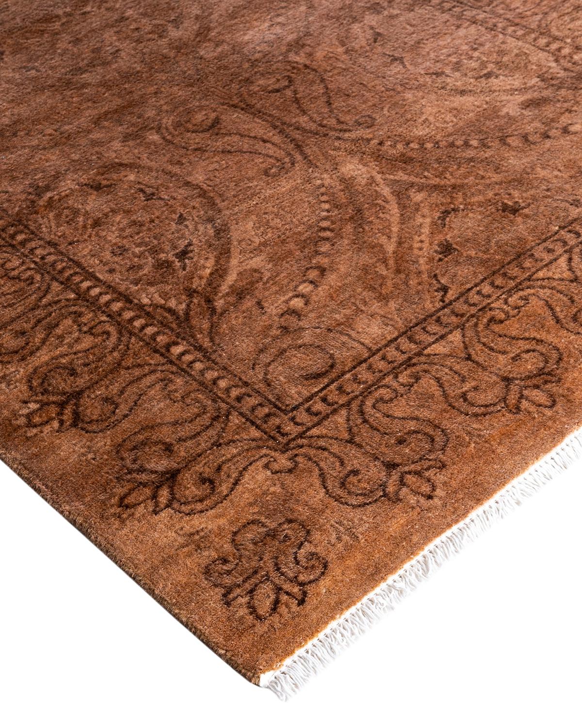I tappeti Vibrance rappresentano il classico con un tocco di classe: motivi tradizionali sovratinti con colori brillanti. Ogni tappeto annodato a mano viene lavato con una tintura botanica 100% naturale che rivela le sfumature nascoste degli am