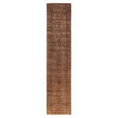 Tapis de course contemporain en laine surteinte nouée à la main Brown 2' 8" x 12' 4"