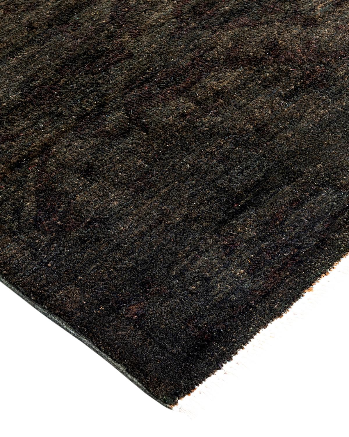 I tappeti Vibrance rappresentano il classico con un tocco di classe: motivi tradizionali sovratinti con colori brillanti. Ogni tappeto annodato a mano viene lavato con una tintura botanica 100% naturale che rivela le sfumature nascoste degli am