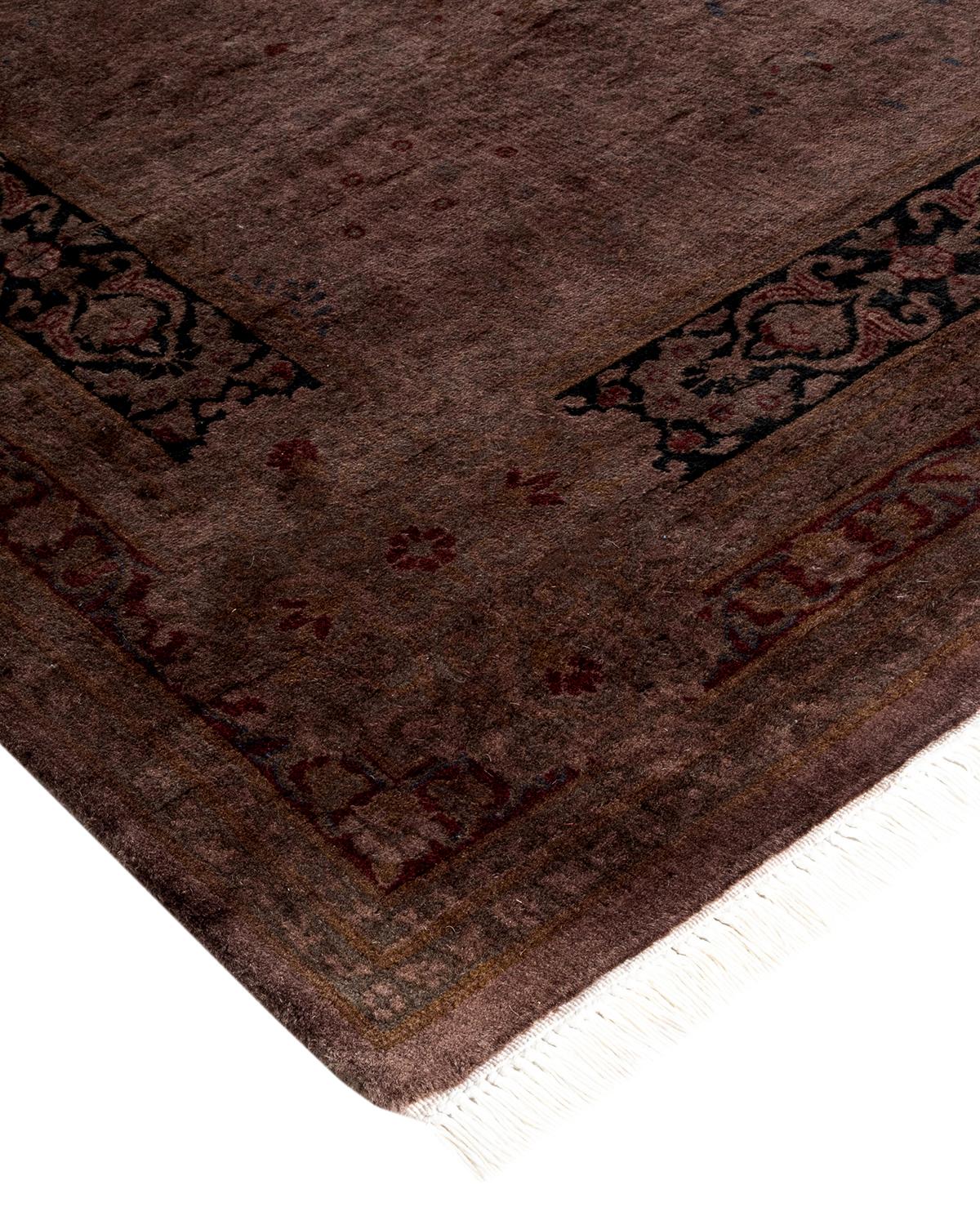 I tappeti Vibrance rappresentano il classico con un tocco di classe: motivi tradizionali sovratinti con colori brillanti. Ogni tappeto annodato a mano viene lavato con una tintura botanica naturale al 100% che rivela le sfumature nascoste nei