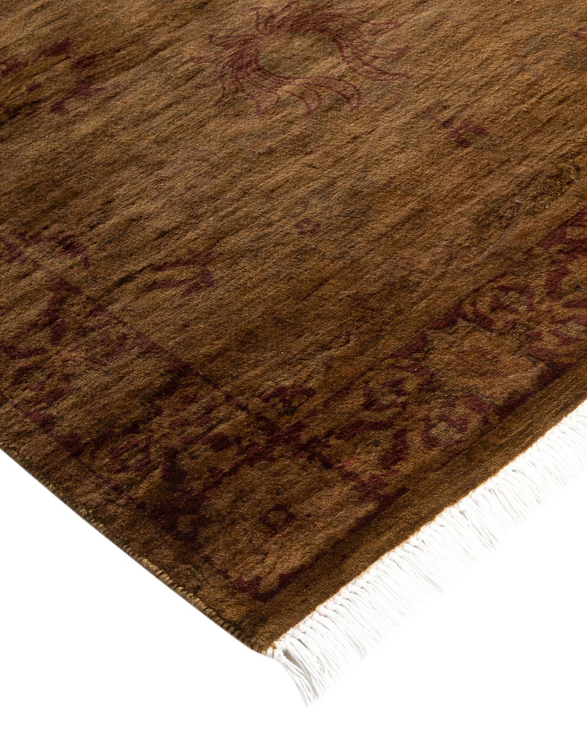 Les tapis Vibrance incarnent le classique avec une touche d'originalité : des motifs traditionnels surteints dans des couleurs éclatantes. Chaque tapis noué à la main est lavé dans une teinture botanique 100 % naturelle qui révèle les nuances