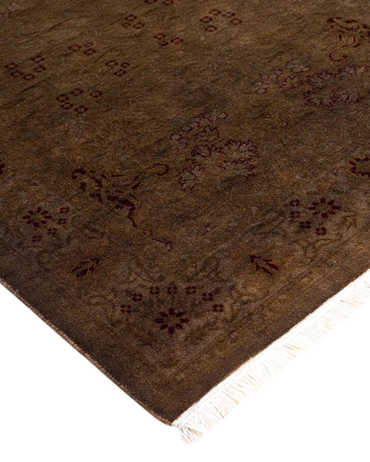 Las alfombras Vibrance son la personificación de lo clásico con un toque especial: motivos tradicionales teñidos de colores brillantes. Cada alfombra anudada a mano se lava con un tinte botánico 100% natural que revela matices ocultos en los