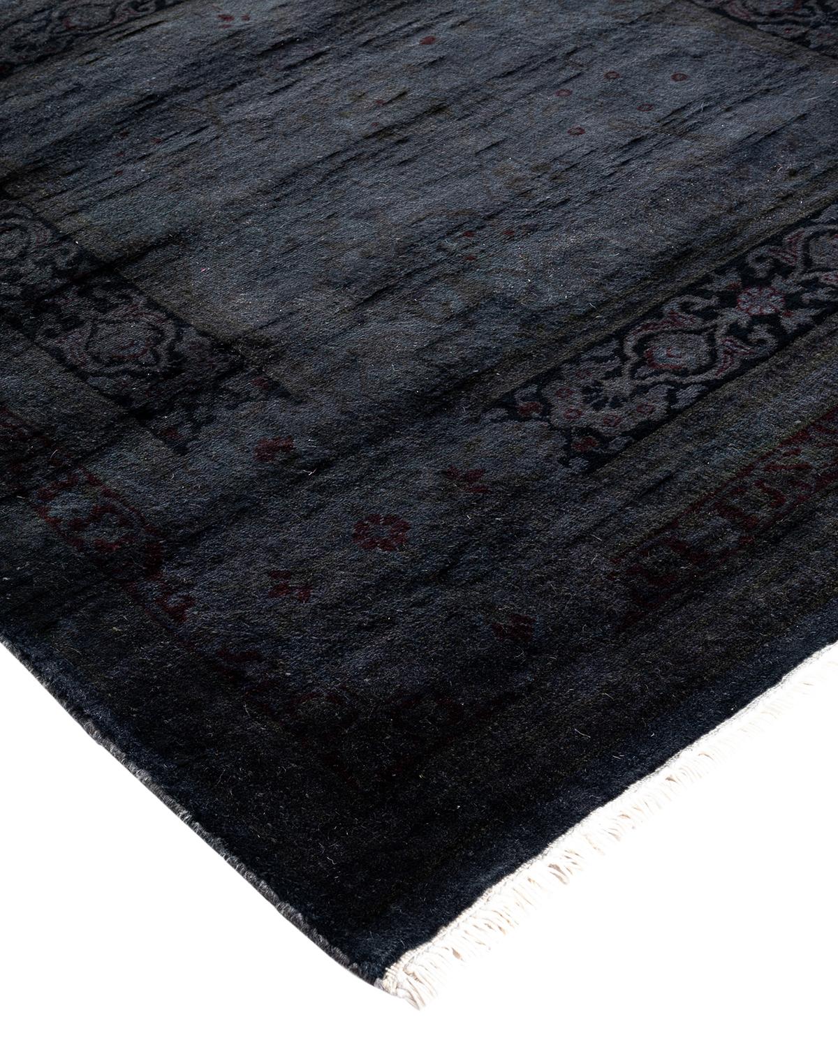 Les tapis Vibrance incarnent le classique avec une touche d'originalité : des motifs traditionnels surteints dans des couleurs éclatantes. Chaque tapis noué à la main est lavé dans une teinture botanique 100 % naturelle qui révèle les nuances