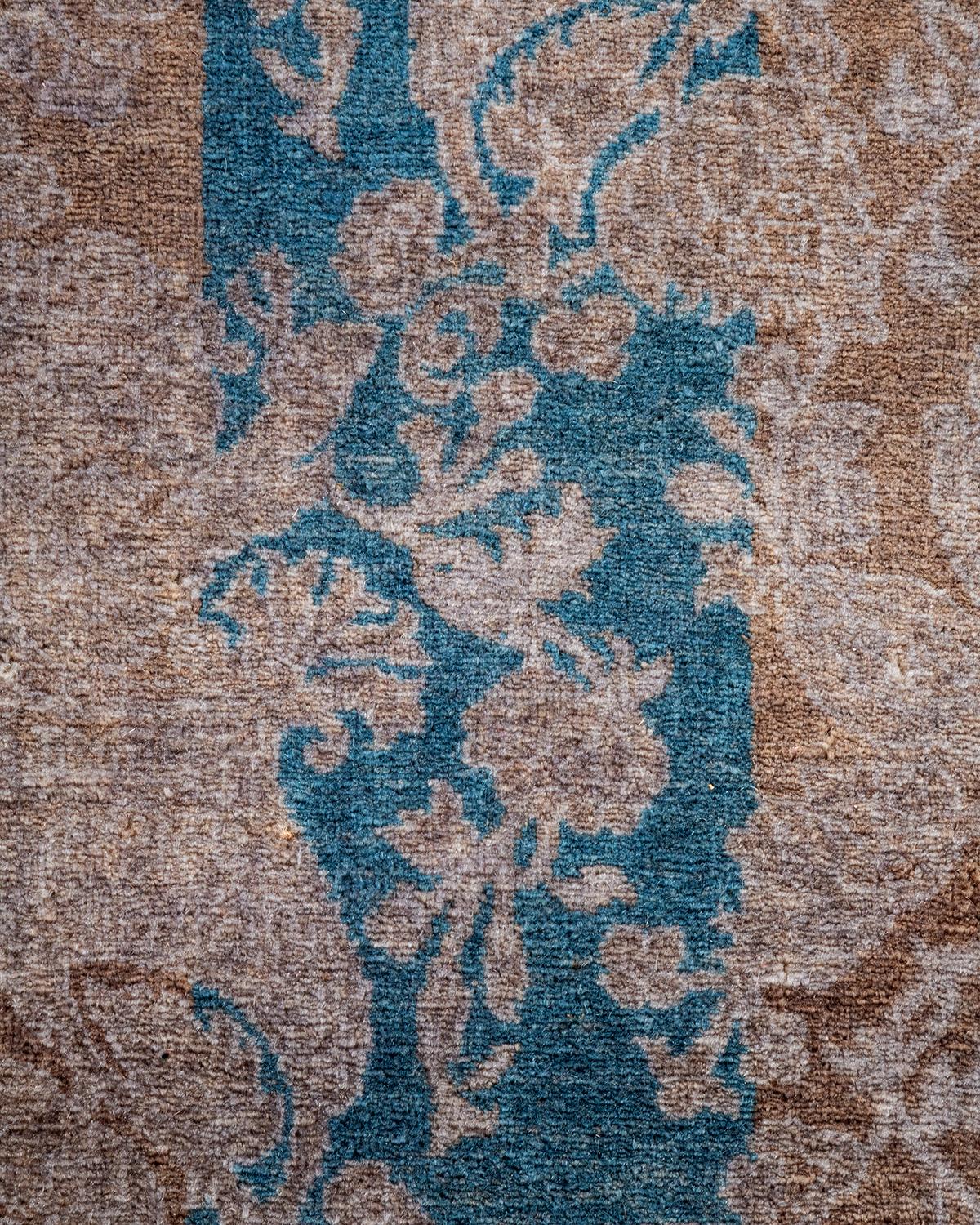Pakistanais Chemin de table contemporain en laine surteinte nouée à la main Brown en vente