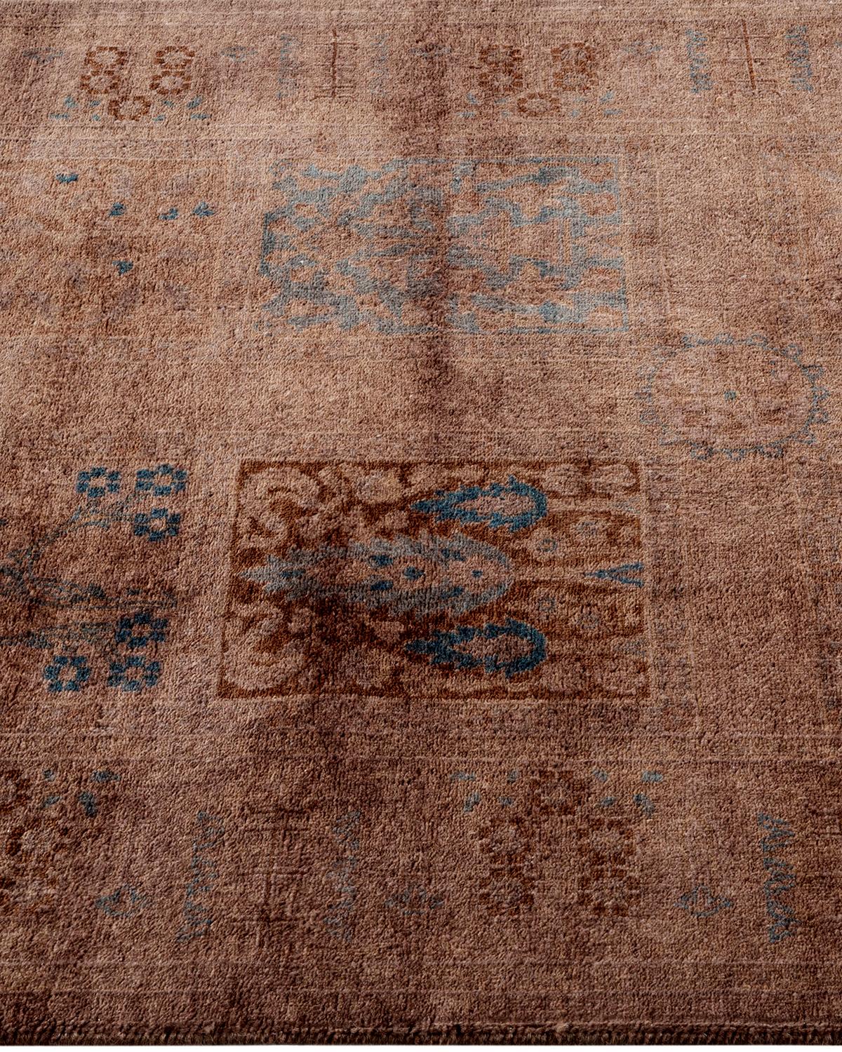 Chemin de table contemporain en laine surteinte nouée à la main Brown Neuf - En vente à Norwalk, CT