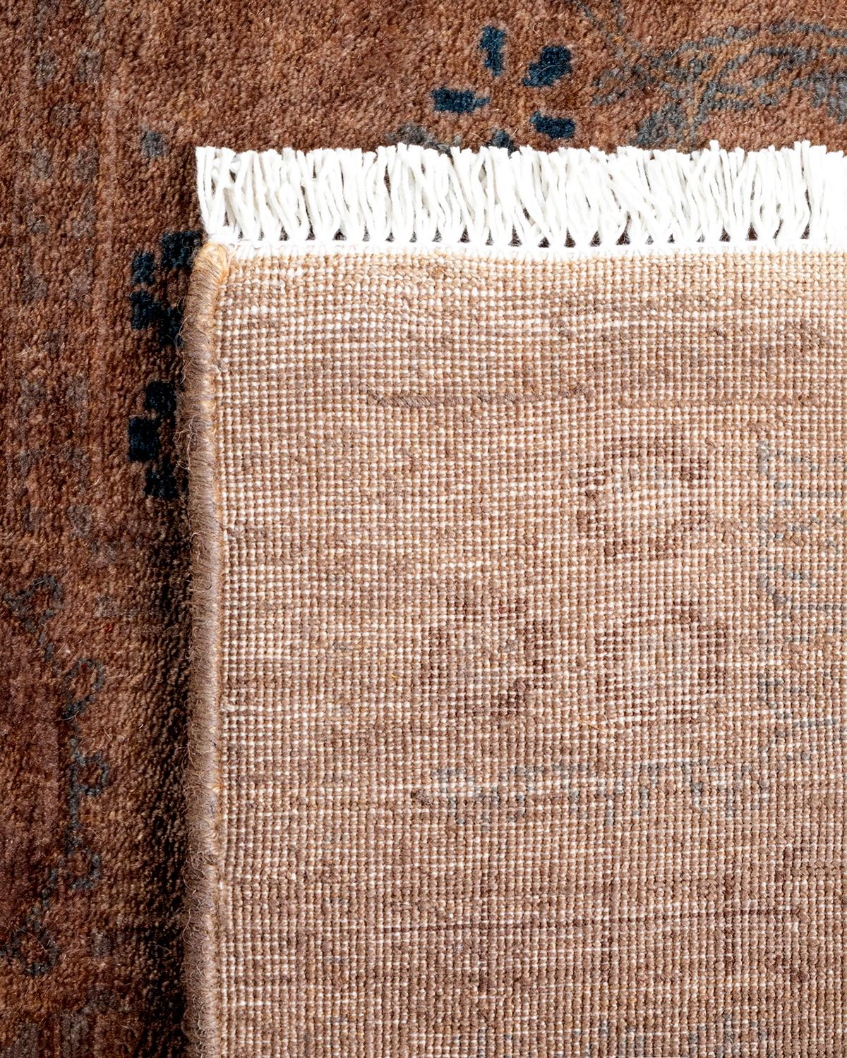 XXIe siècle et contemporain Chemin de table contemporain en laine surteinte nouée à la main Brown en vente