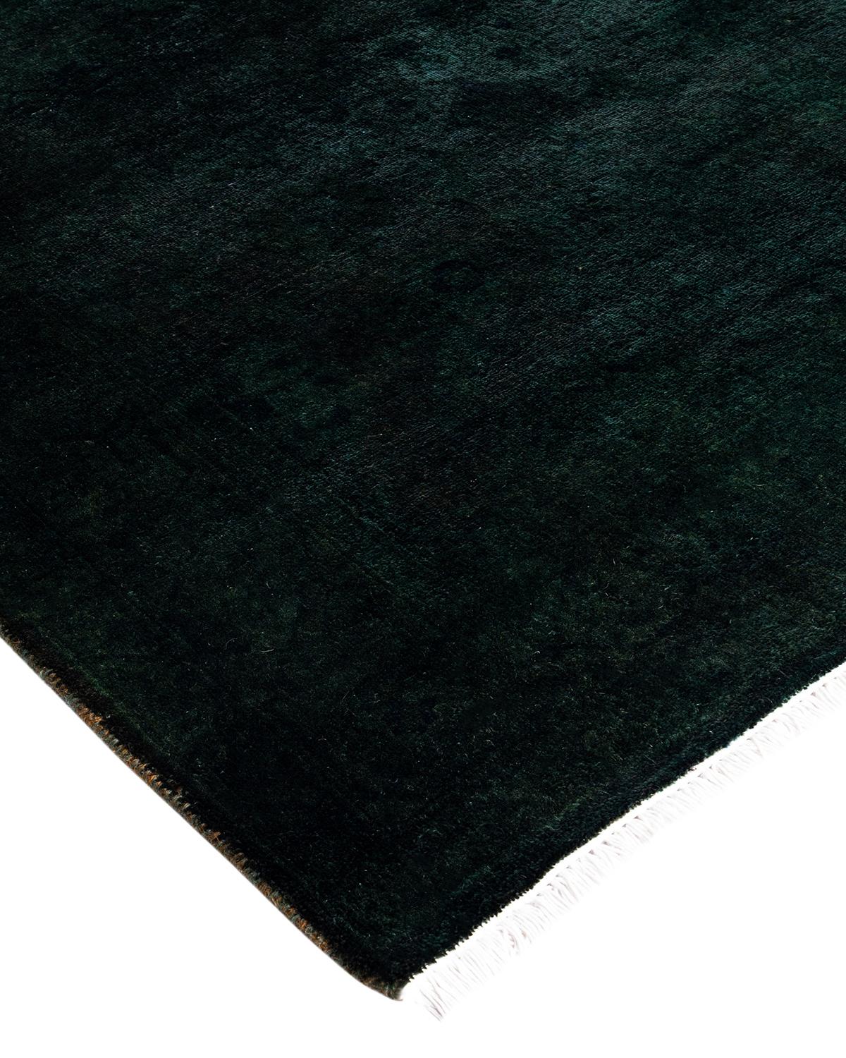 Vibrance-Teppiche sind der Inbegriff von Klassik mit Pfiff: traditionelle Muster in leuchtenden Farben gefärbt. Jeder handgeknüpfte Teppich wird mit einem 100 % natürlichen botanischen Farbstoff gewaschen, der verborgene Nuancen in den Mustern