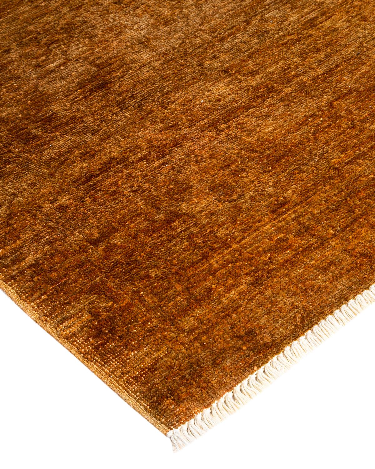 Les tapis Vibrance incarnent le classique avec une touche d'originalité : des motifs traditionnels surteints dans des couleurs éclatantes. Chaque tapis noué à la main est lavé dans une teinture botanique 100 % naturelle qui révèle les nuances