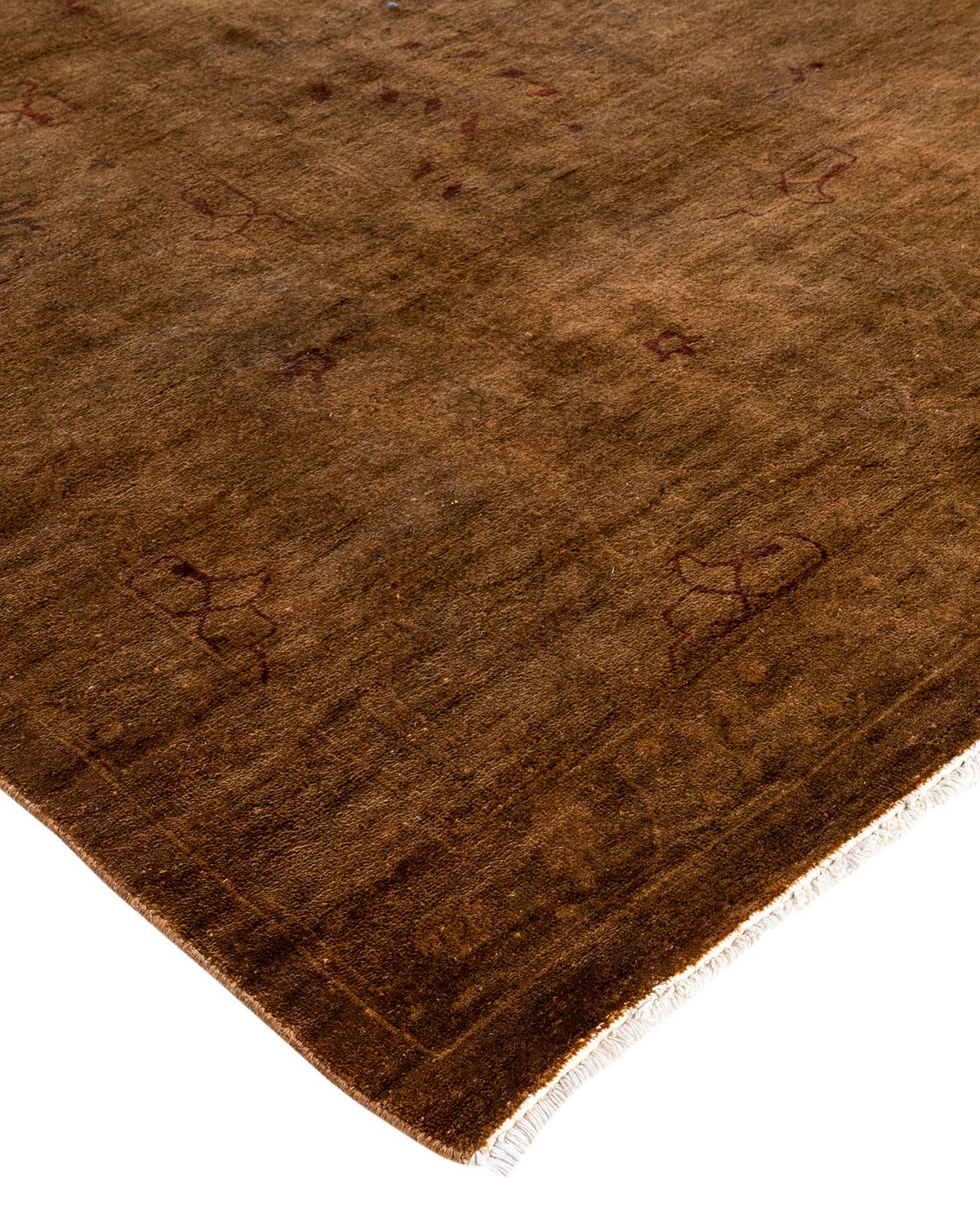 Las alfombras Vibrance son la personificación de lo clásico con un toque especial: motivos tradicionales teñidos de colores brillantes. Cada alfombra anudada a mano se lava con un tinte botánico 100% natural que revela matices ocultos en los