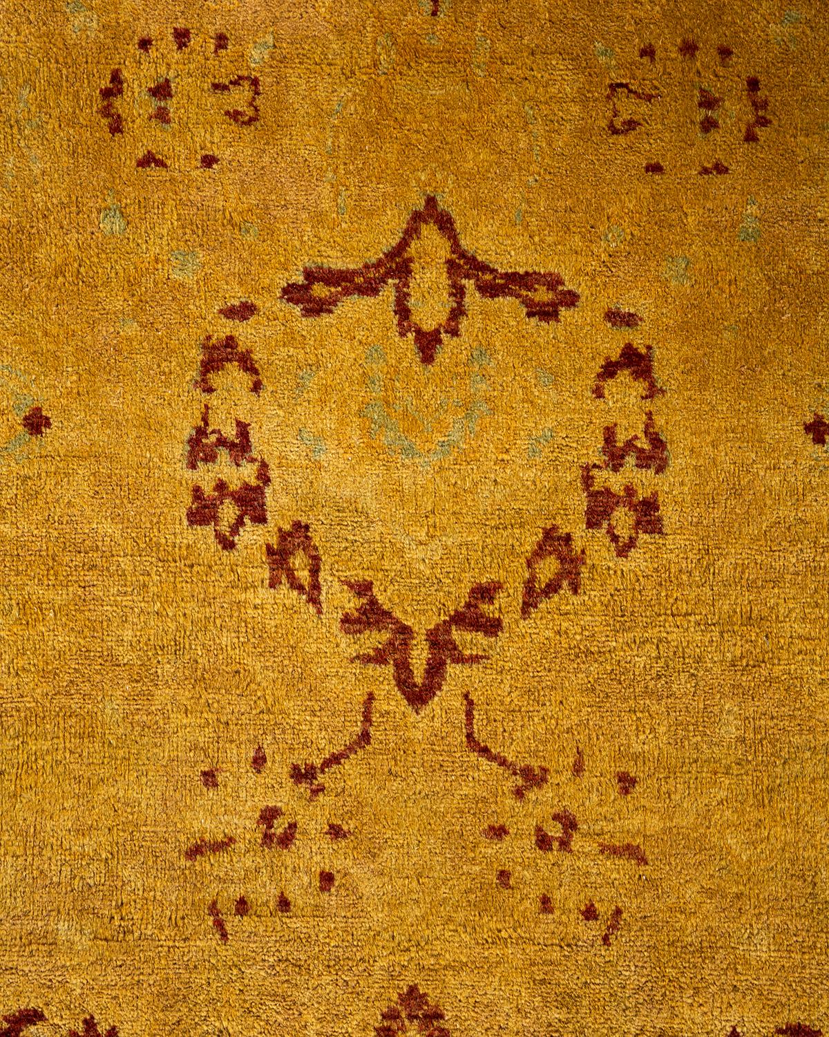Contemporary Overdyed Hand Knotted Wool Gold Area Rug (Pakistanisch) im Angebot