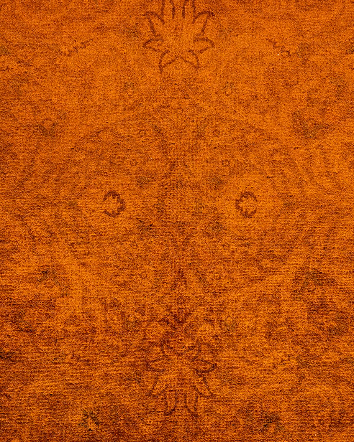 Alfombra de lana dorada teñida a mano contemporánea Pakistaní en venta