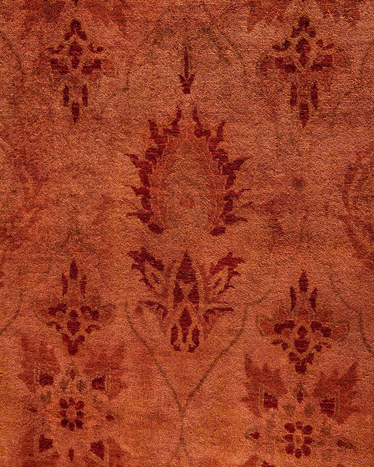 Pakistanais Contemporary Overdyed Hand Knotsted Wool Gold Area Rug (Tapis de sol en laine surteintée doré) en vente