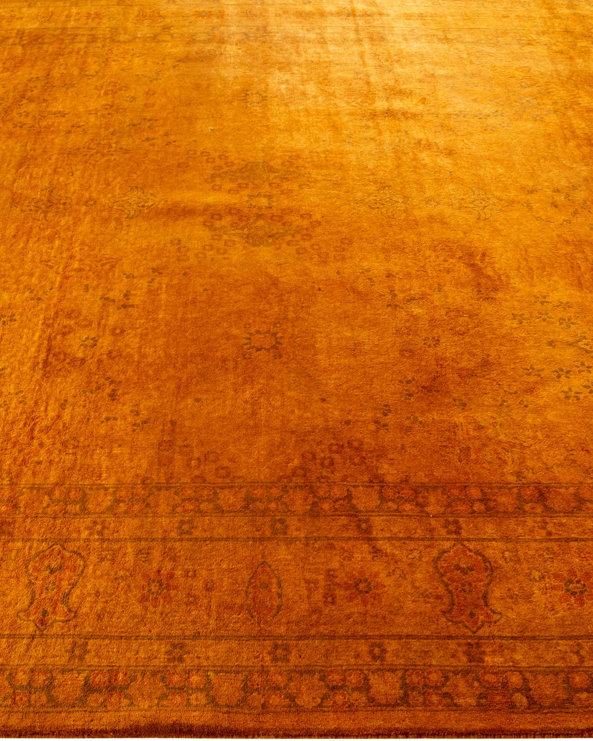 Contemporary Overdyed Hand Knotted Wool Gold Area Rug im Zustand „Neu“ im Angebot in Norwalk, CT