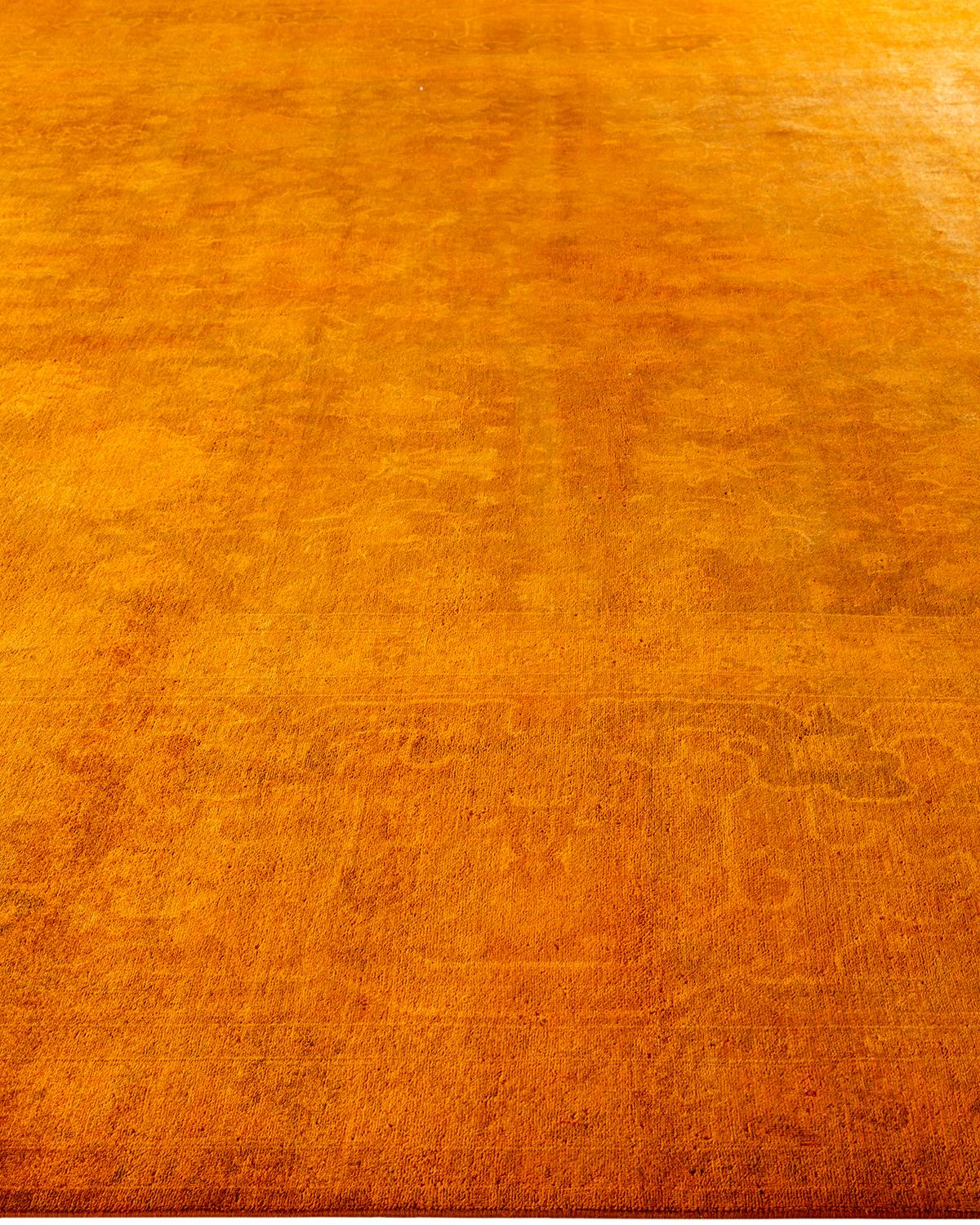 Alfombra de lana dorada teñida a mano contemporánea en Nuevo estado para la venta en Norwalk, CT