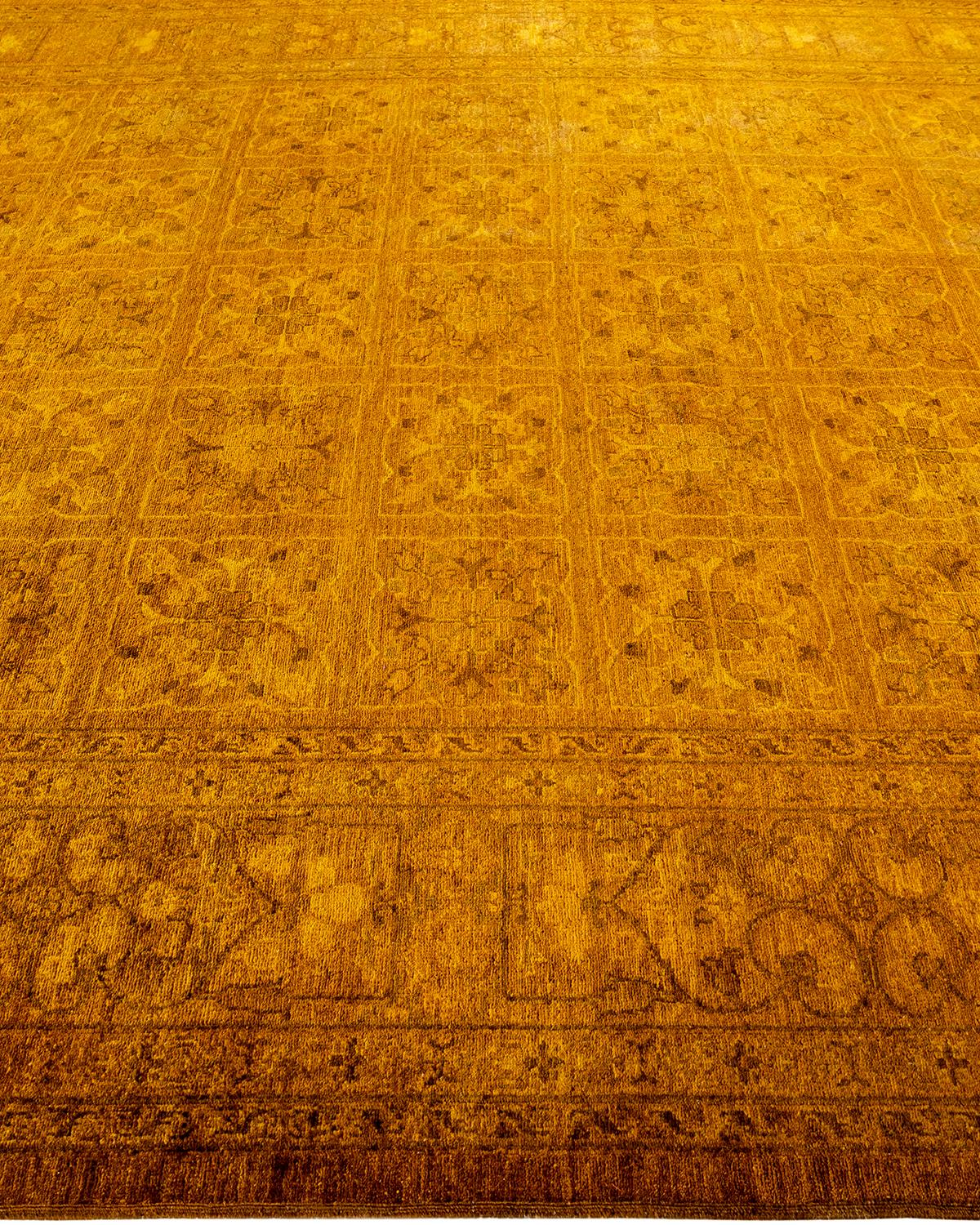 Contemporary Overdyed Hand Knotted Wool Gold Area Rug im Zustand „Neu“ im Angebot in Norwalk, CT