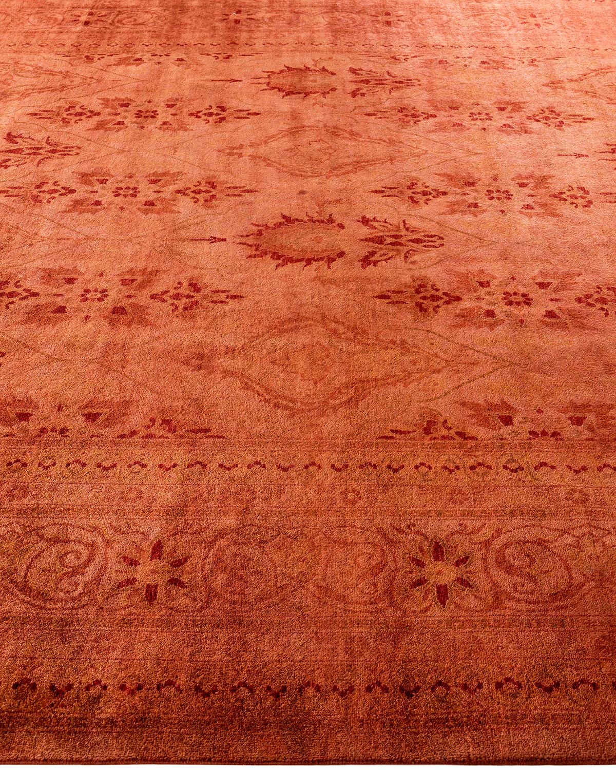Contemporary Overdyed Hand Knotsted Wool Gold Area Rug (Tapis de sol en laine surteintée doré) Neuf - En vente à Norwalk, CT