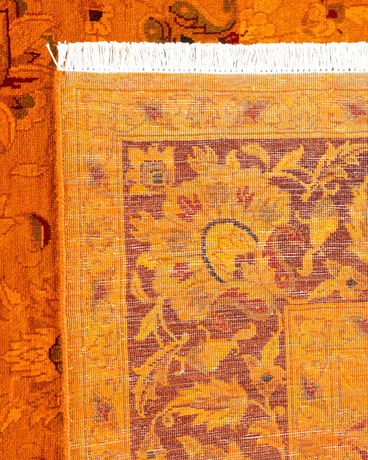 Contemporary Overdyed Hand Knotted Wool Gold Area Rug (21. Jahrhundert und zeitgenössisch) im Angebot