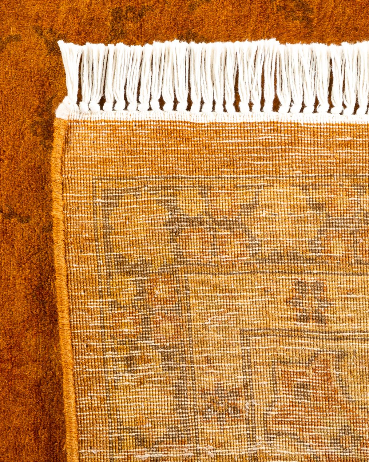 Contemporary Overdyed Hand Knotted Wool Gold Area Rug (21. Jahrhundert und zeitgenössisch) im Angebot
