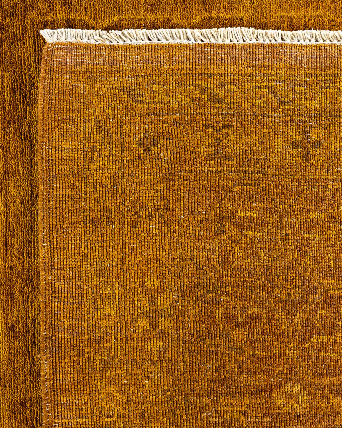 Contemporary Overdyed Hand Knotted Wool Gold Area Rug (21. Jahrhundert und zeitgenössisch) im Angebot
