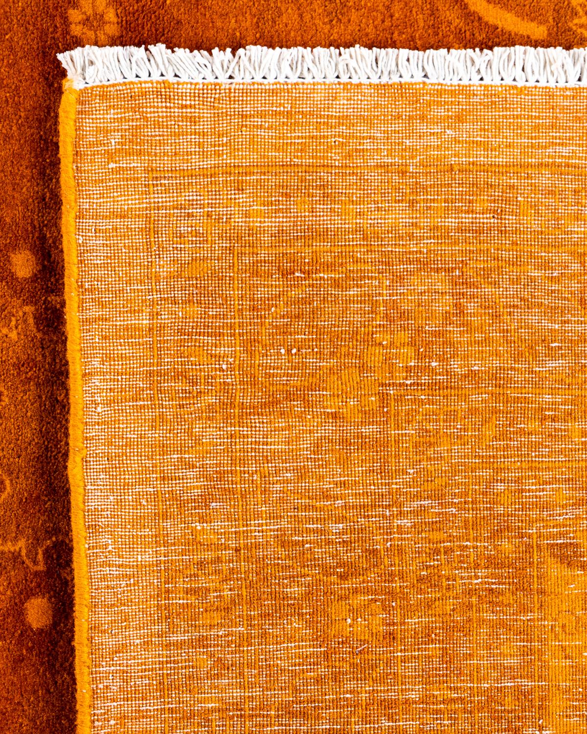 Contemporary Overdyed Hand Knotted Wool Gold Area Rug (21. Jahrhundert und zeitgenössisch) im Angebot