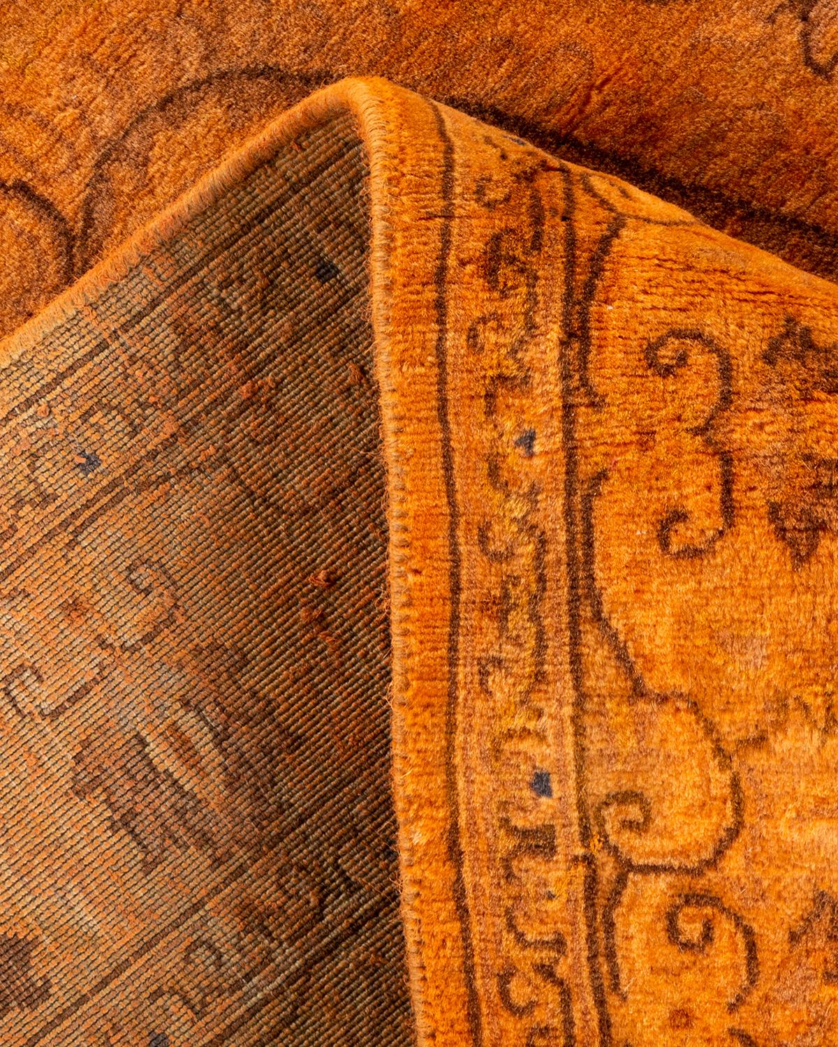 Laine Contemporary Overdyed Hand Knotsted Wool Gold Area Rug (Tapis de sol en laine surteintée doré) en vente
