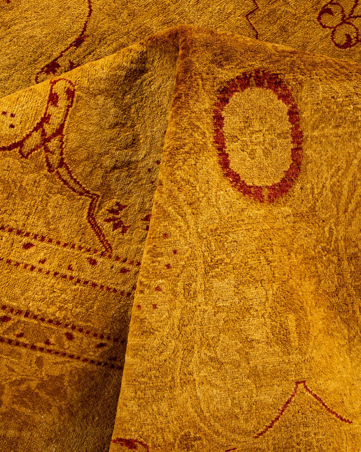 Contemporary Overdyed Hand Knotted Wool Gold Area Rug im Angebot 1