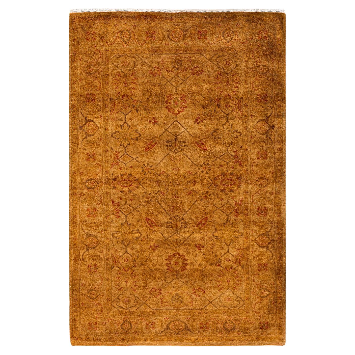Contemporary Overdyed Hand Knotsted Wool Gold Area Rug (Tapis de sol en laine surteintée doré)