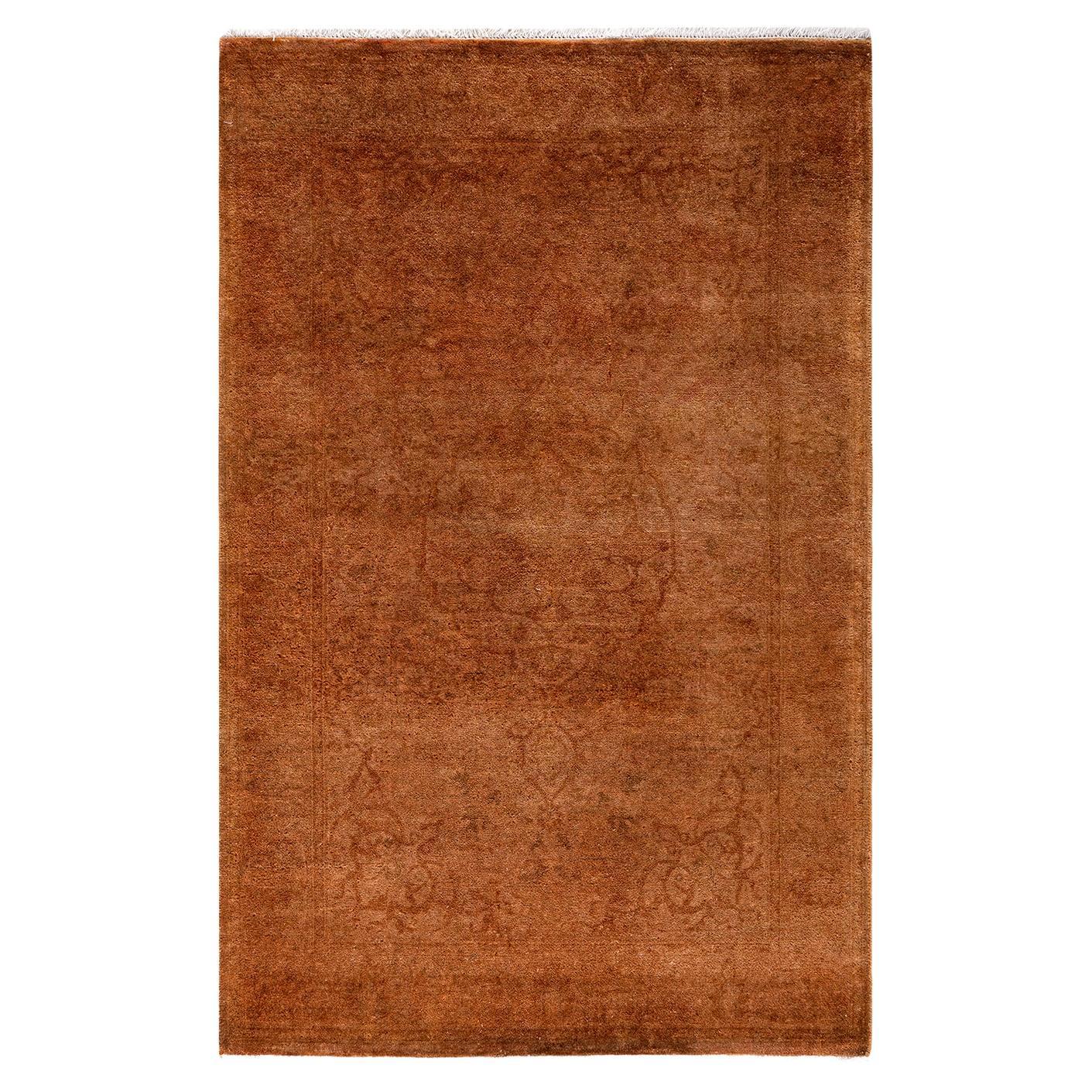 Contemporary Overdyed Hand Knotsted Wool Gold Area Rug (Tapis de sol en laine surteintée doré)