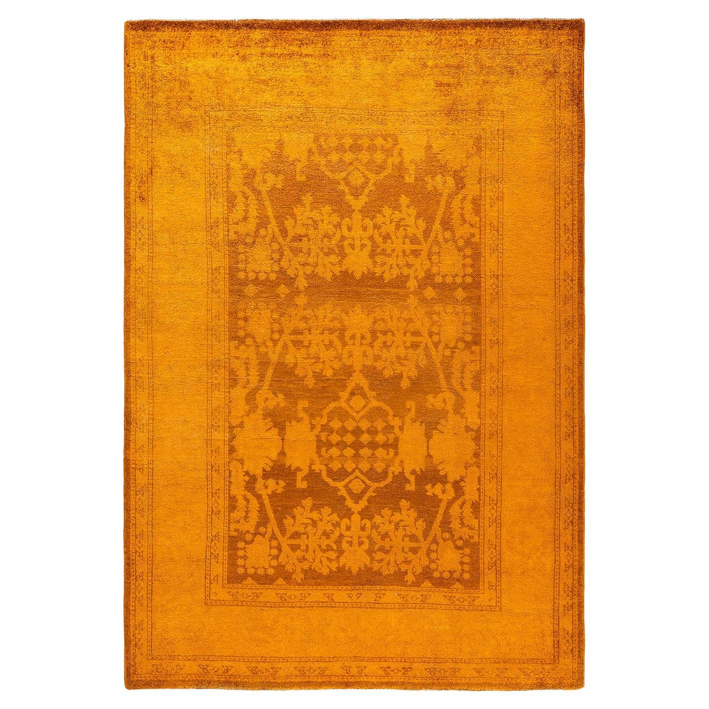 Contemporary Overdyed Hand Knotsted Wool Gold Area Rug (Tapis de sol en laine surteintée doré)