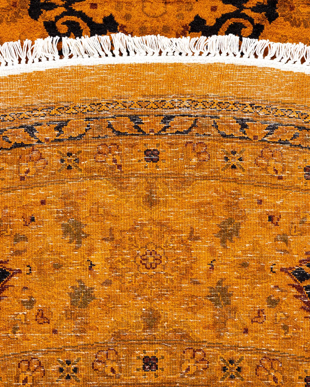 Contemporary Overdyed Hand Knotted Wool Gold Round Area Rug (21. Jahrhundert und zeitgenössisch) im Angebot