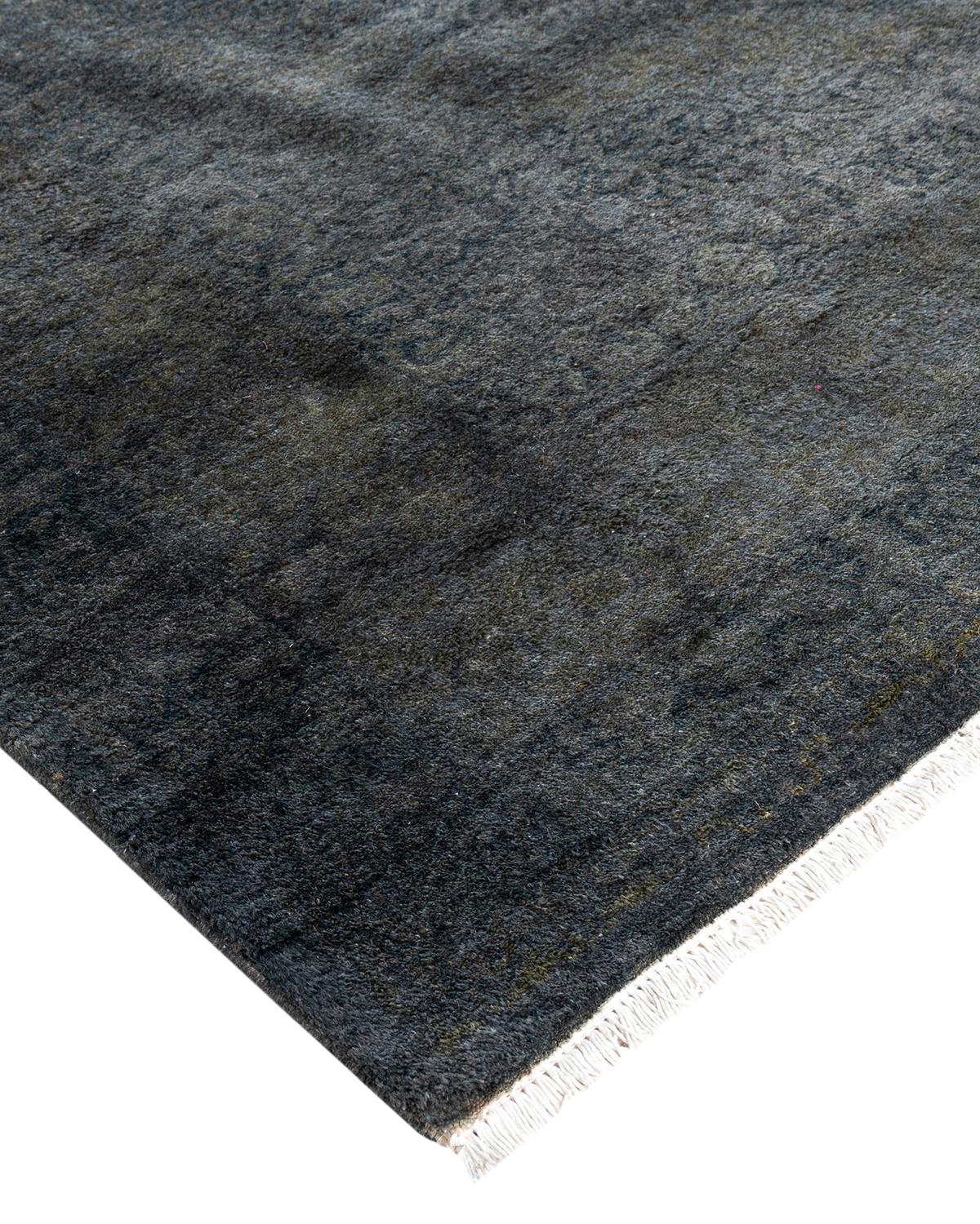 I tappeti Vibrance rappresentano il classico con un tocco di classe: motivi tradizionali sovratinti con colori brillanti. Ogni tappeto annodato a mano viene lavato con una tintura botanica 100% naturale che rivela le sfumature nascoste degli am