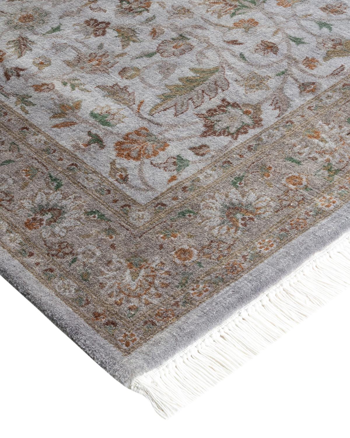 Les tapis Vibrance incarnent le classique avec une touche d'originalité : des motifs traditionnels surteints dans des couleurs éclatantes. Chaque tapis noué à la main est lavé dans une teinture botanique 100 % naturelle qui révèle les nuances