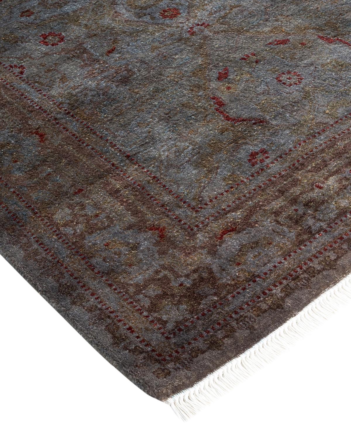 Vibrance-Teppiche sind der Inbegriff von Klassik mit Pfiff: traditionelle Muster in leuchtenden Farben gefärbt. Jeder handgeknüpfte Teppich wird mit einem 100% natürlichen botanischen Farbstoff gewaschen, der verborgene Nuancen in den Mustern