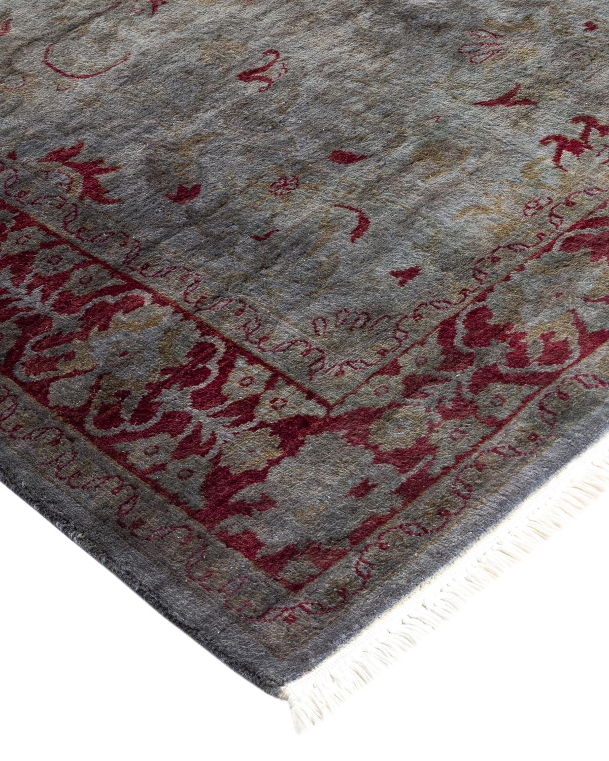 Vibrance-Teppiche sind der Inbegriff von Klassik mit Pfiff: traditionelle Muster in leuchtenden Farben gefärbt. Jeder handgeknüpfte Teppich wird mit einem 100% natürlichen botanischen Farbstoff gewaschen, der verborgene Nuancen in den Mustern