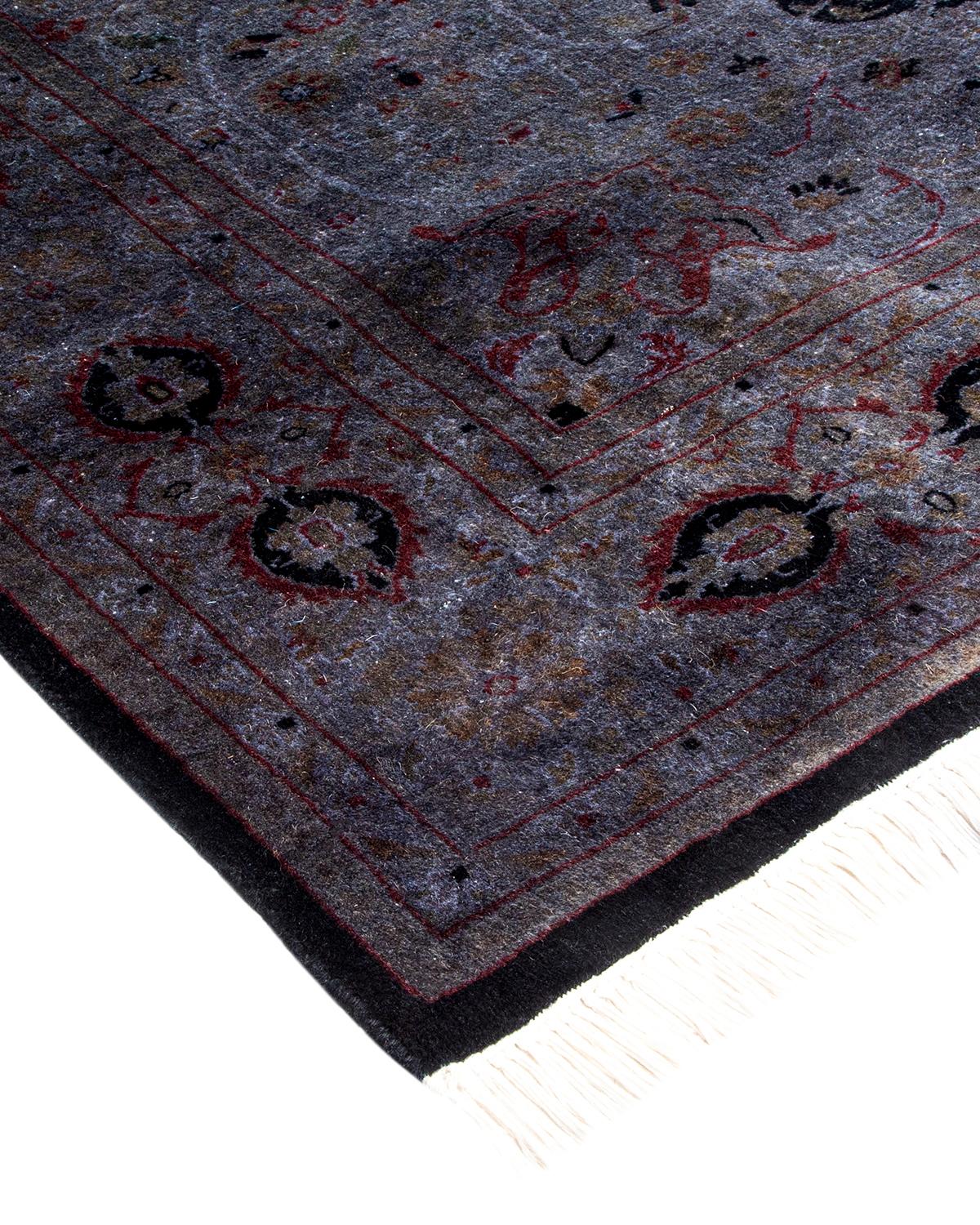 Les tapis Vibrance incarnent le classique avec une touche d'originalité : des motifs traditionnels surteints dans des couleurs éclatantes. Chaque tapis noué à la main est lavé dans une teinture botanique 100 % naturelle qui révèle les nuances