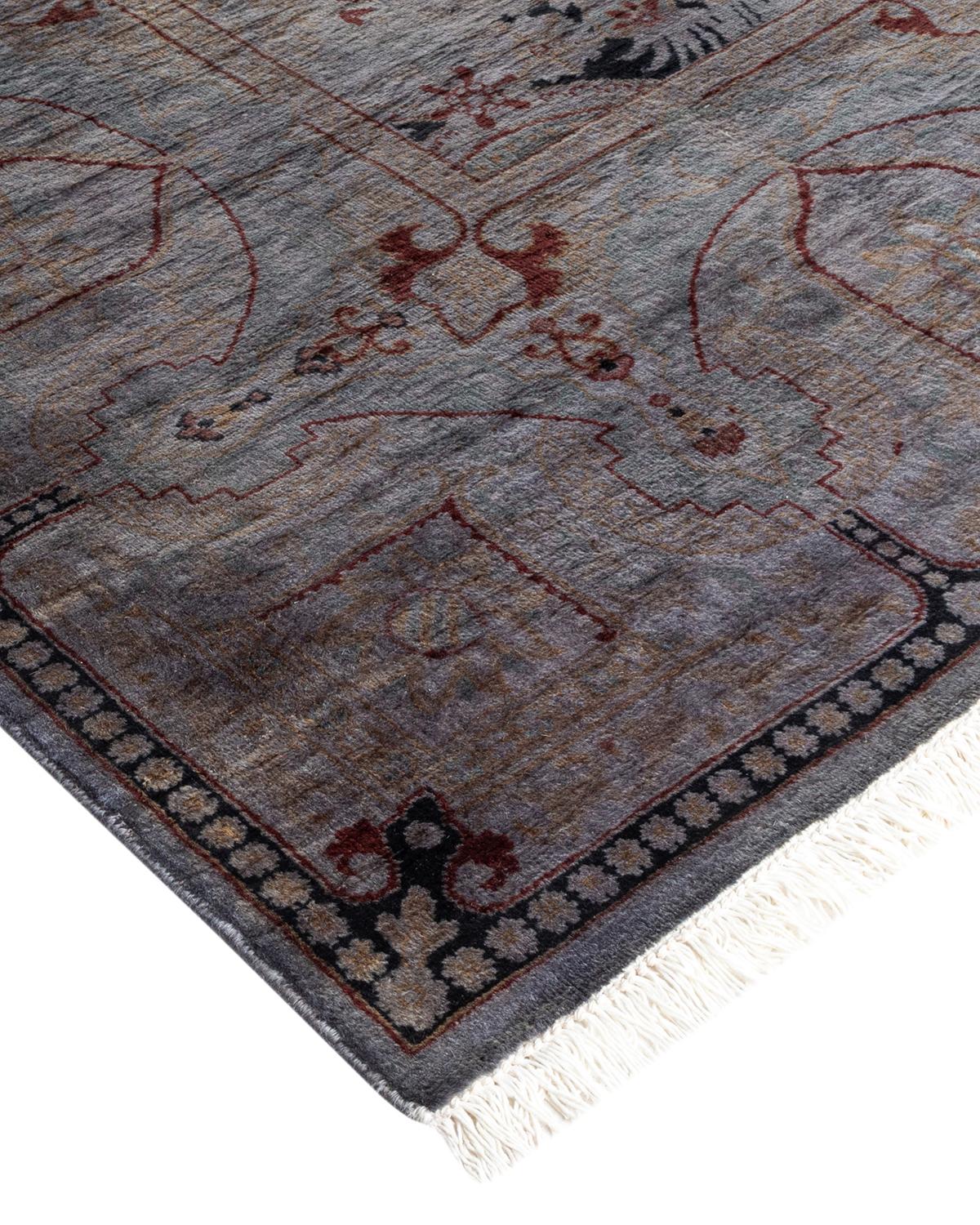 Les tapis Vibrance incarnent le classique avec une touche d'originalité : des motifs traditionnels surteints dans des couleurs éclatantes. Chaque tapis noué à la main est lavé dans une teinture botanique 100 % naturelle qui révèle les nuances
