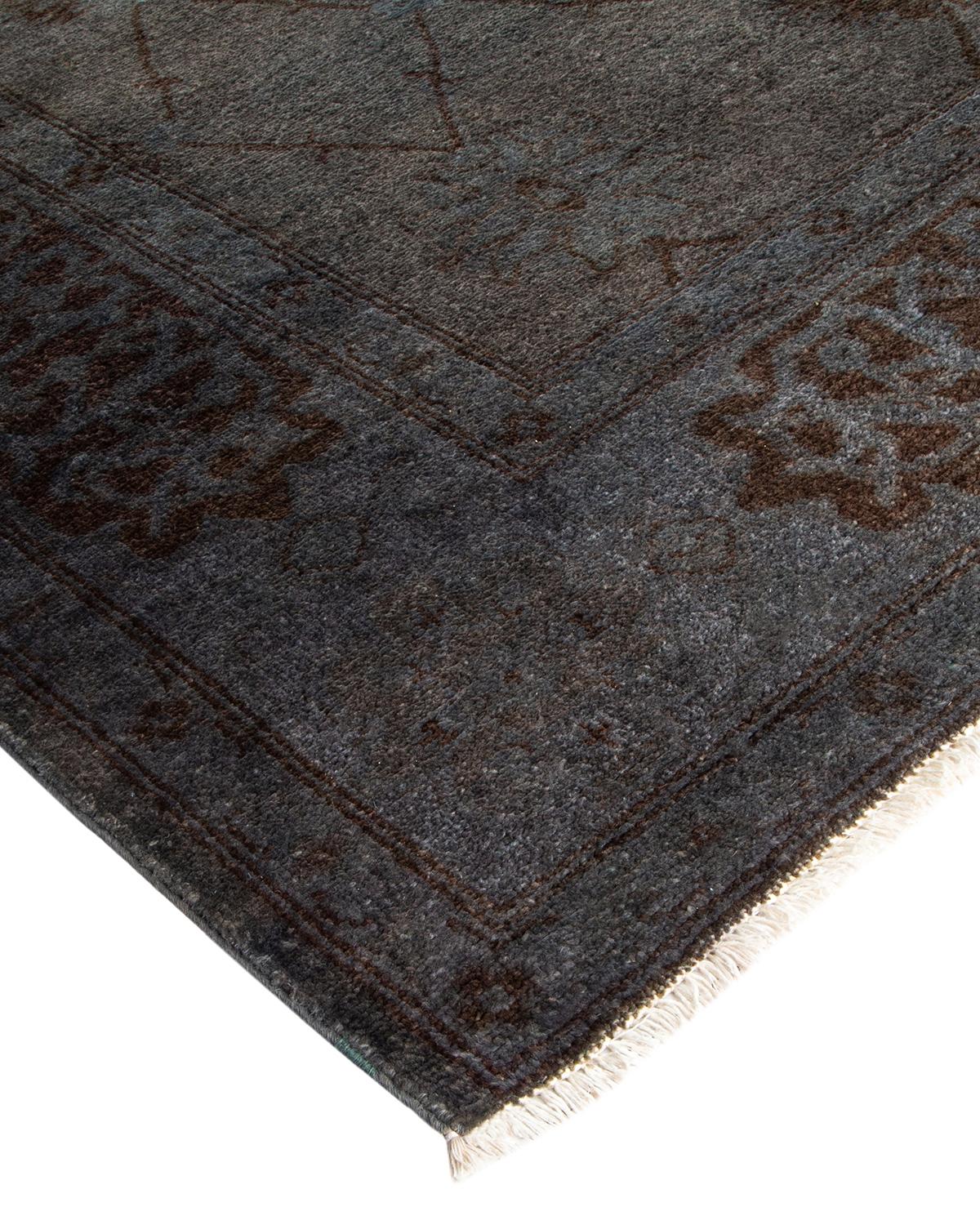 Vibrance-Teppiche sind der Inbegriff von Klassik mit Pfiff: traditionelle Muster in leuchtenden Farben gefärbt. Jeder handgeknüpfte Teppich wird mit einem 100% natürlichen botanischen Farbstoff gewaschen, der verborgene Nuancen in den Mustern
