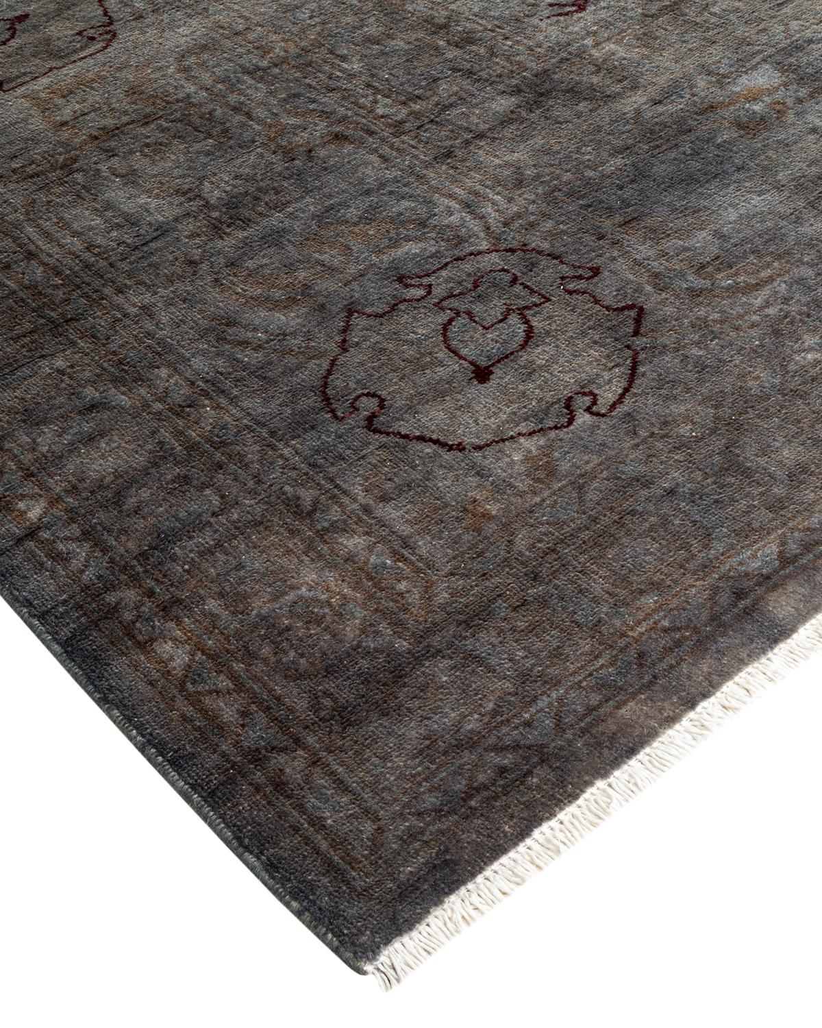 Vibrance-Teppiche sind der Inbegriff von Klassik mit Pfiff: traditionelle Muster in leuchtenden Farben gefärbt. Jeder handgeknüpfte Teppich wird mit einem 100% natürlichen botanischen Farbstoff gewaschen, der verborgene Nuancen in den Mustern