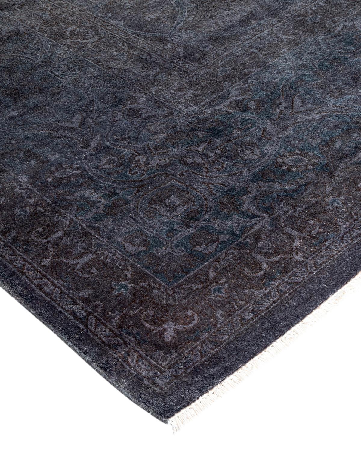 Las alfombras Vibrance son la personificación de lo clásico con un toque especial: motivos tradicionales teñidos de colores brillantes. Cada alfombra anudada a mano se lava con un tinte botánico 100% natural que revela matices ocultos en los