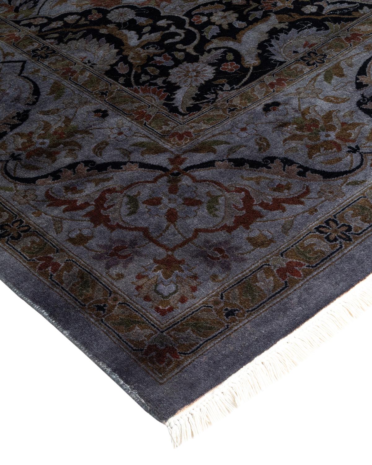 I tappeti Vibrance rappresentano il classico con un tocco di classe: motivi tradizionali sovratinti con colori brillanti. Ogni tappeto annodato a mano viene lavato con una tintura botanica naturale al 100% che rivela le sfumature nascoste nei