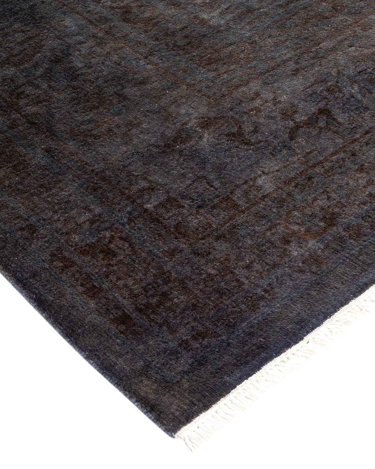 I tappeti Vibrance rappresentano il classico con un tocco di classe: motivi tradizionali sovratinti con colori brillanti. Ogni tappeto annodato a mano viene lavato con una tintura botanica naturale al 100% che rivela le sfumature nascoste nei